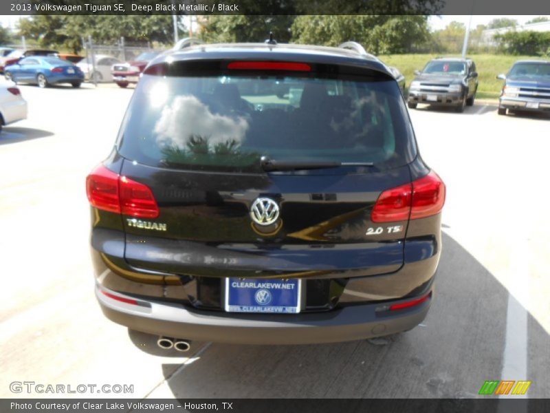 Deep Black Metallic / Black 2013 Volkswagen Tiguan SE