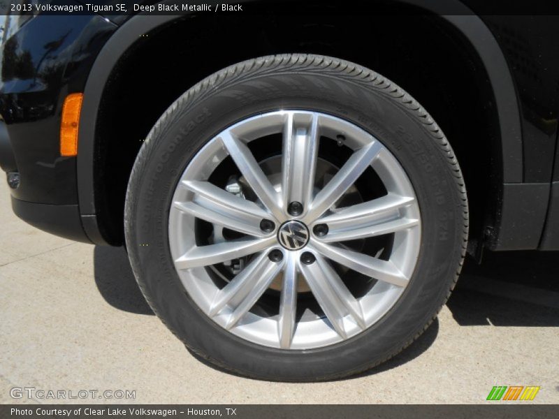 Deep Black Metallic / Black 2013 Volkswagen Tiguan SE