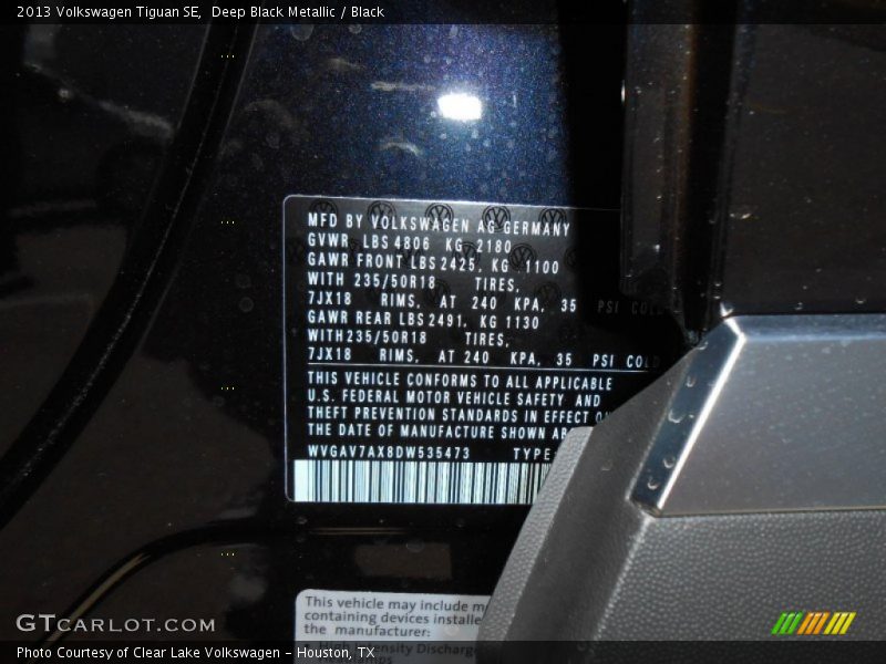 Deep Black Metallic / Black 2013 Volkswagen Tiguan SE