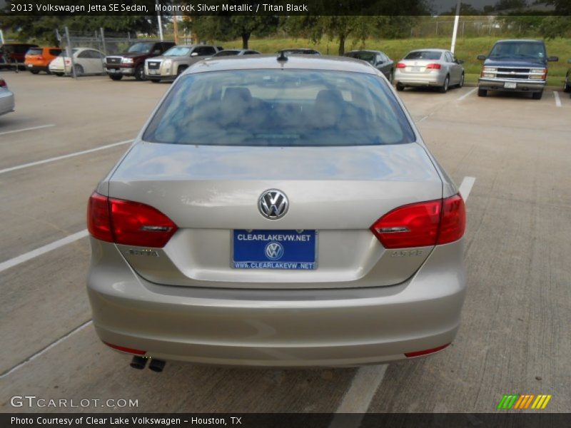 Moonrock Silver Metallic / Titan Black 2013 Volkswagen Jetta SE Sedan