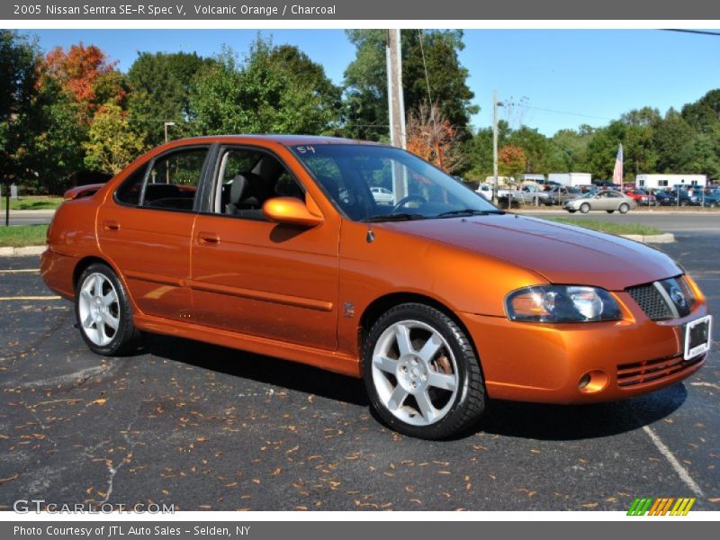 Front 3/4 View of 2005 Sentra SE-R Spec V