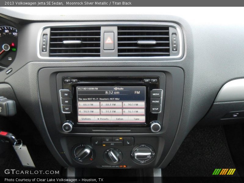 Moonrock Silver Metallic / Titan Black 2013 Volkswagen Jetta SE Sedan