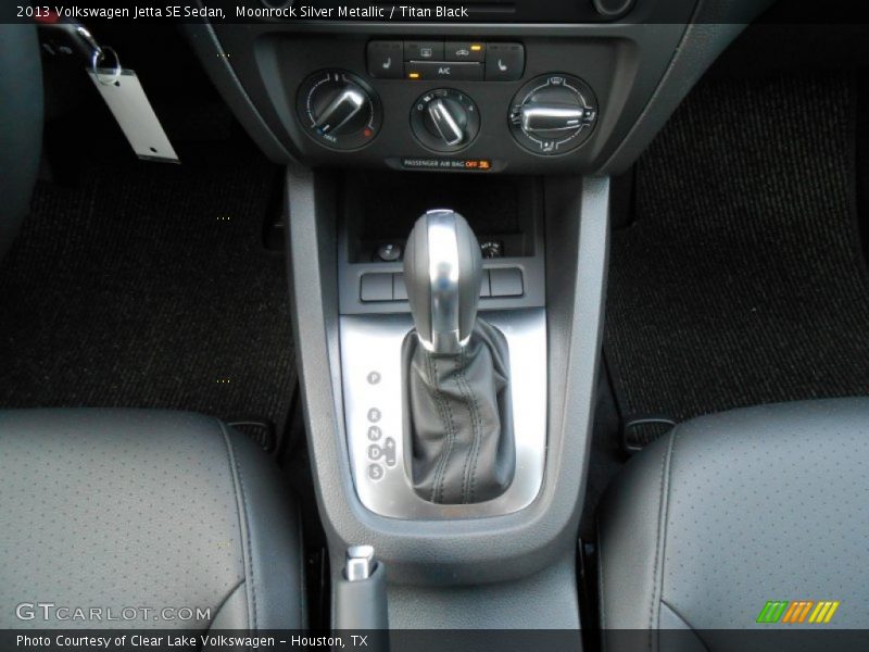 Moonrock Silver Metallic / Titan Black 2013 Volkswagen Jetta SE Sedan