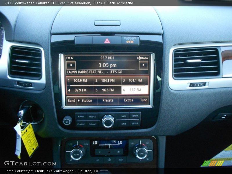 Controls of 2013 Touareg TDI Executive 4XMotion