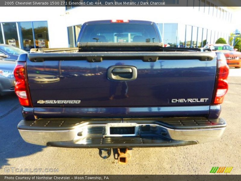 Dark Blue Metallic / Dark Charcoal 2005 Chevrolet Silverado 1500 Z71 Extended Cab 4x4