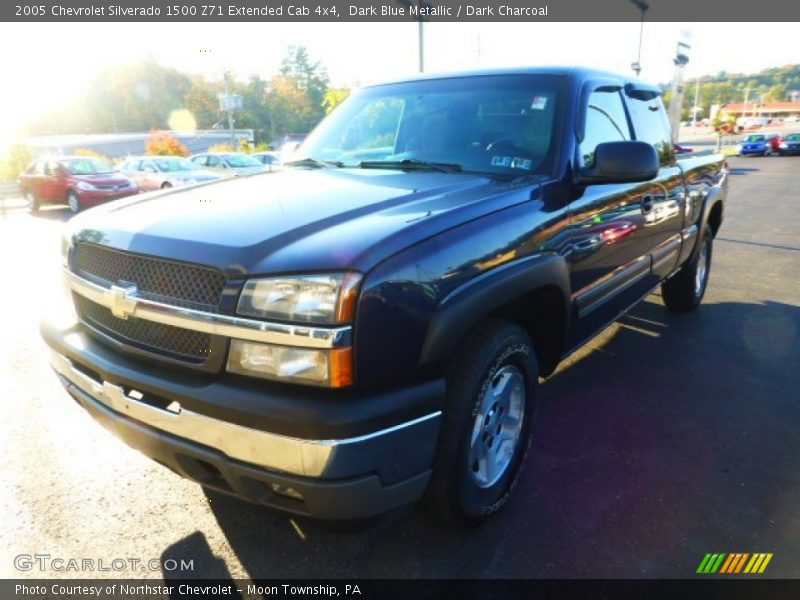 Dark Blue Metallic / Dark Charcoal 2005 Chevrolet Silverado 1500 Z71 Extended Cab 4x4
