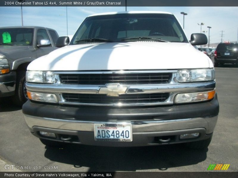 Summit White / Gray/Dark Charcoal 2004 Chevrolet Tahoe LS 4x4