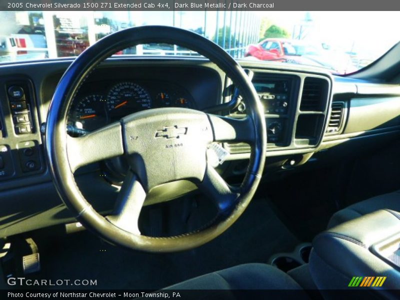 Dark Blue Metallic / Dark Charcoal 2005 Chevrolet Silverado 1500 Z71 Extended Cab 4x4