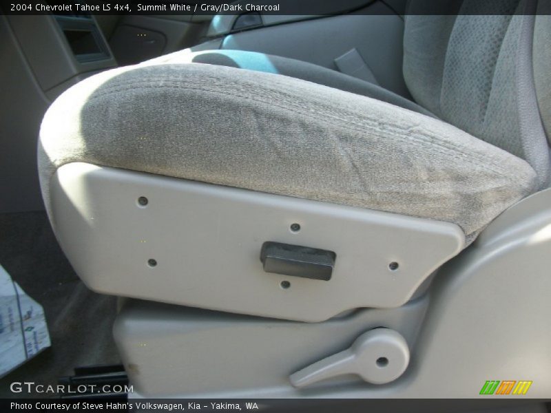 Summit White / Gray/Dark Charcoal 2004 Chevrolet Tahoe LS 4x4