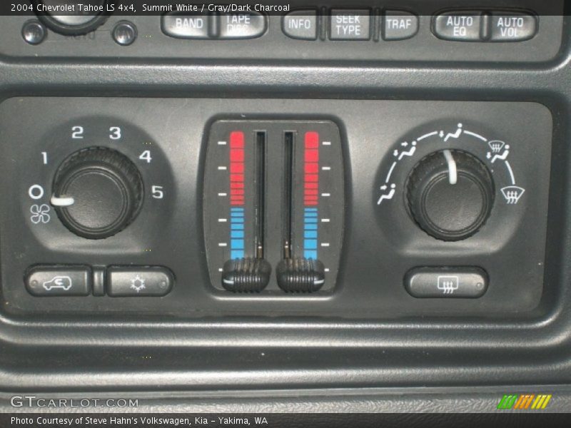 Summit White / Gray/Dark Charcoal 2004 Chevrolet Tahoe LS 4x4
