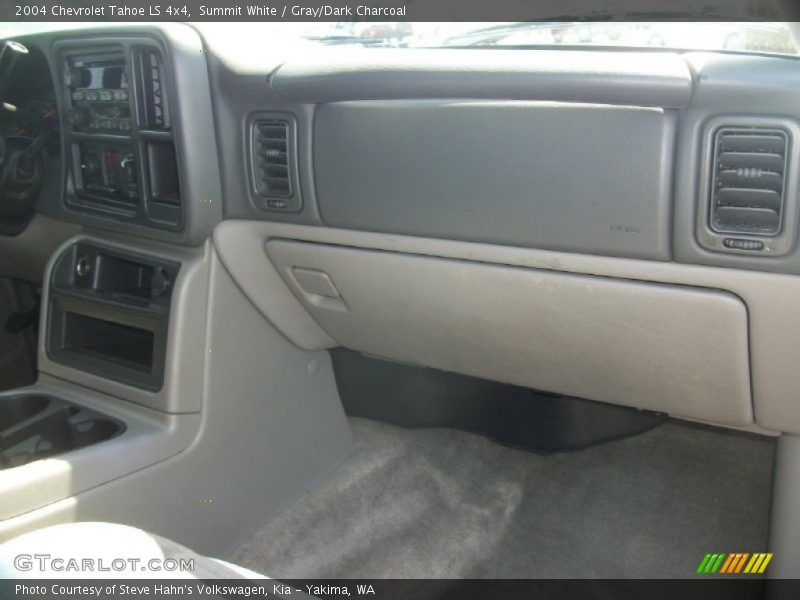Summit White / Gray/Dark Charcoal 2004 Chevrolet Tahoe LS 4x4