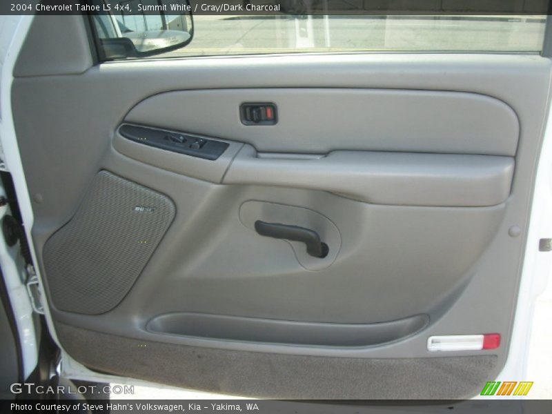 Summit White / Gray/Dark Charcoal 2004 Chevrolet Tahoe LS 4x4