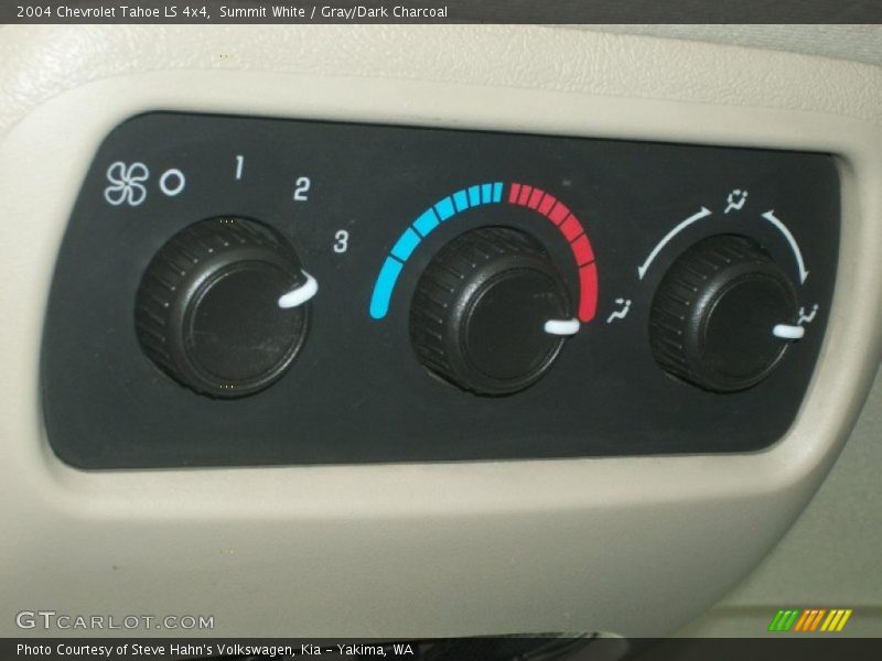 Summit White / Gray/Dark Charcoal 2004 Chevrolet Tahoe LS 4x4