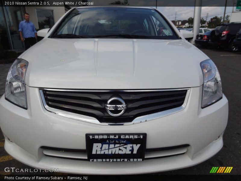 Aspen White / Charcoal 2010 Nissan Sentra 2.0 S