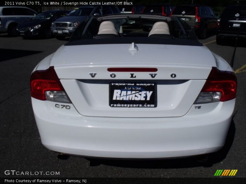 Ice White / Soverign Hide Calcite Leather/Off Black 2011 Volvo C70 T5
