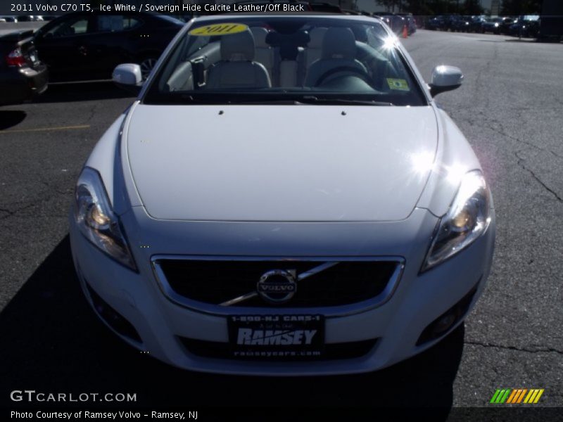 Ice White / Soverign Hide Calcite Leather/Off Black 2011 Volvo C70 T5