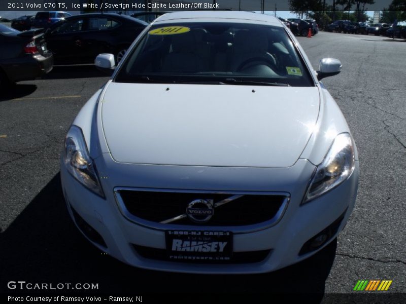 Ice White / Soverign Hide Calcite Leather/Off Black 2011 Volvo C70 T5