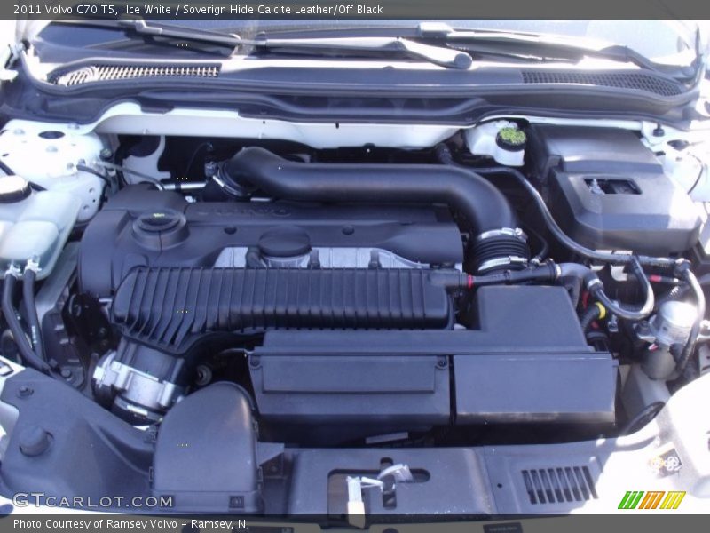 Ice White / Soverign Hide Calcite Leather/Off Black 2011 Volvo C70 T5