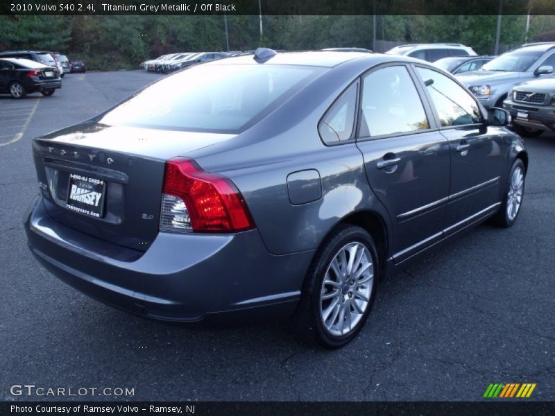 Titanium Grey Metallic / Off Black 2010 Volvo S40 2.4i