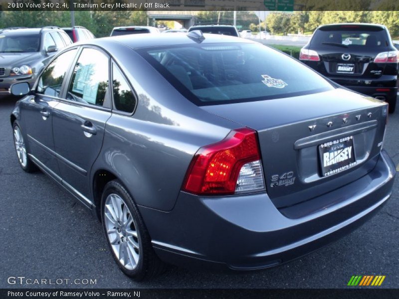 Titanium Grey Metallic / Off Black 2010 Volvo S40 2.4i