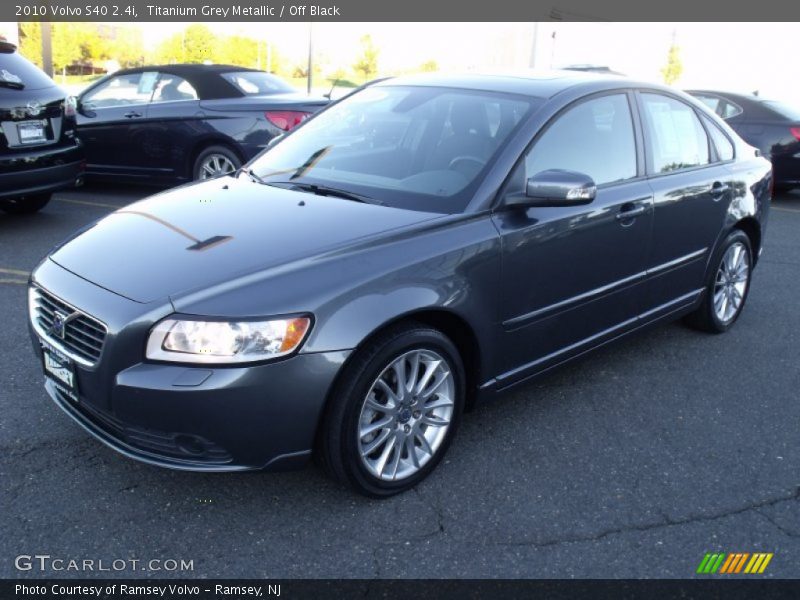 Titanium Grey Metallic / Off Black 2010 Volvo S40 2.4i