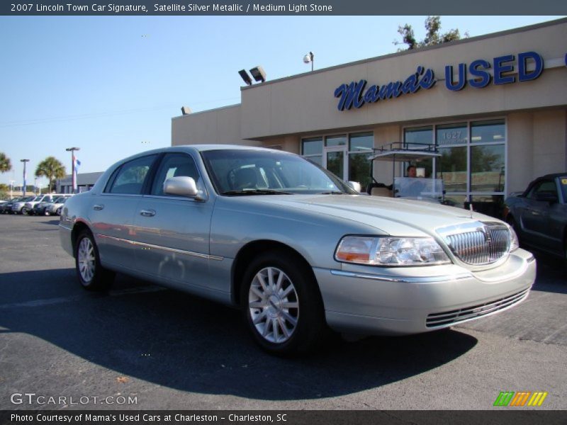 Satellite Silver Metallic / Medium Light Stone 2007 Lincoln Town Car Signature