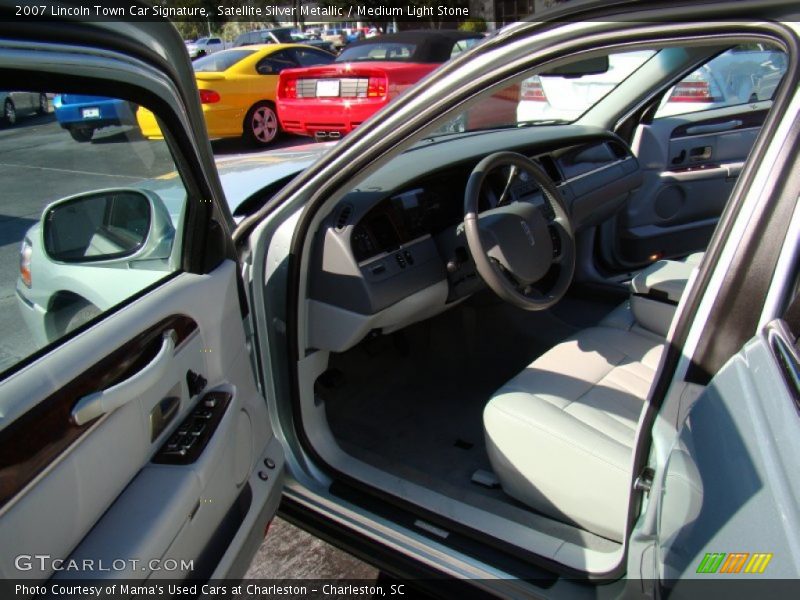 Satellite Silver Metallic / Medium Light Stone 2007 Lincoln Town Car Signature