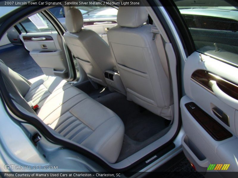 Satellite Silver Metallic / Medium Light Stone 2007 Lincoln Town Car Signature