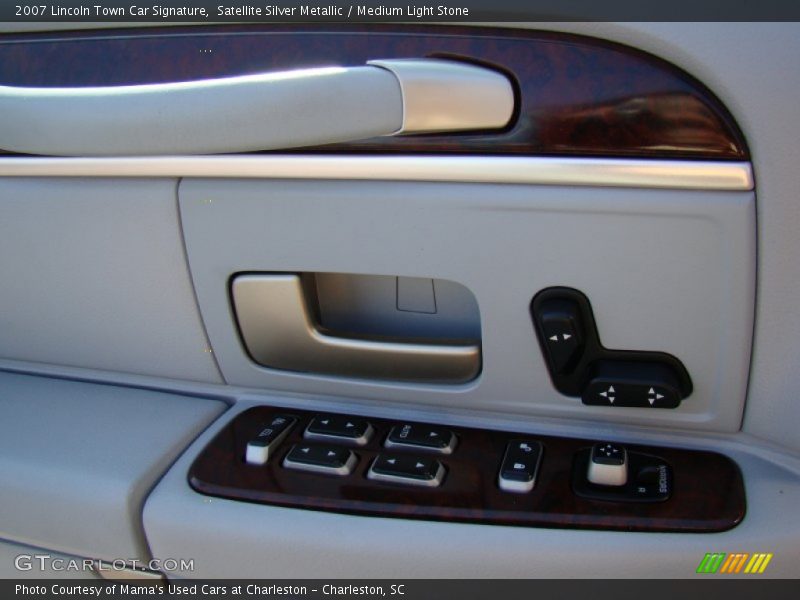 Satellite Silver Metallic / Medium Light Stone 2007 Lincoln Town Car Signature