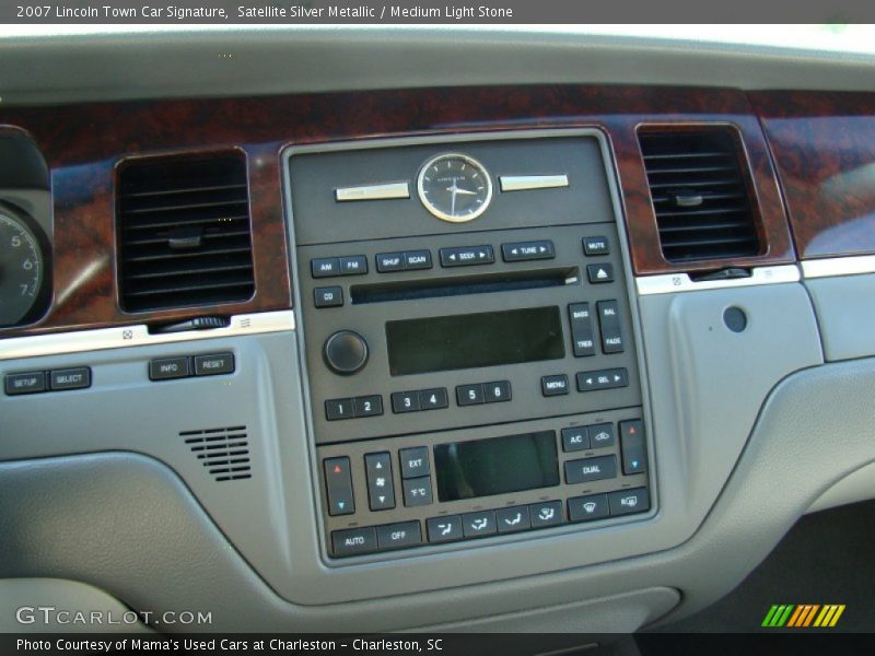 Satellite Silver Metallic / Medium Light Stone 2007 Lincoln Town Car Signature