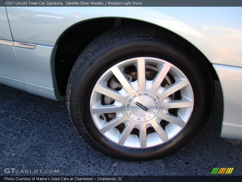 Satellite Silver Metallic / Medium Light Stone 2007 Lincoln Town Car Signature