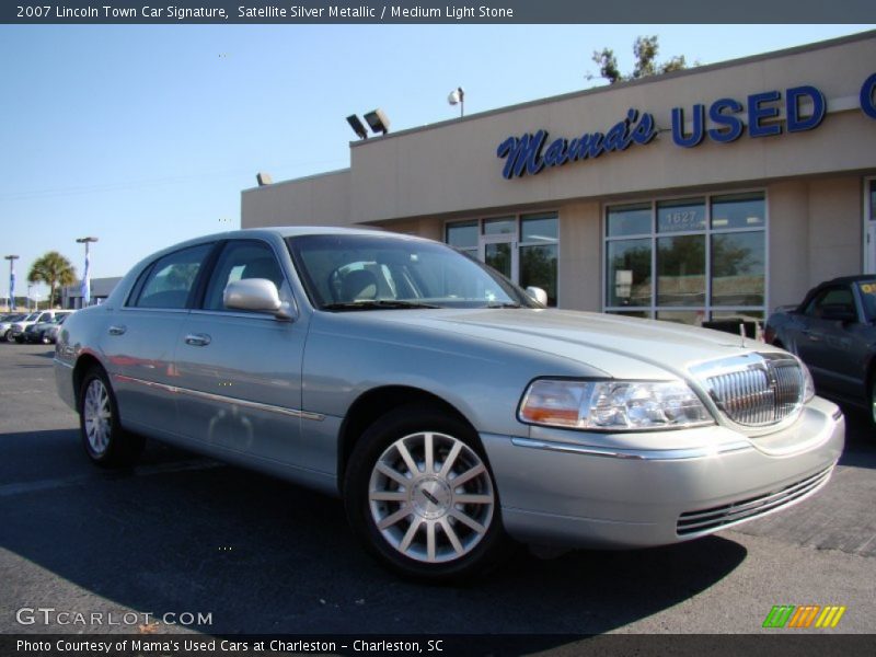Satellite Silver Metallic / Medium Light Stone 2007 Lincoln Town Car Signature