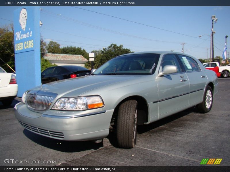 Satellite Silver Metallic / Medium Light Stone 2007 Lincoln Town Car Signature