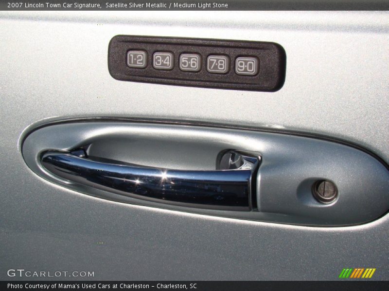 Satellite Silver Metallic / Medium Light Stone 2007 Lincoln Town Car Signature