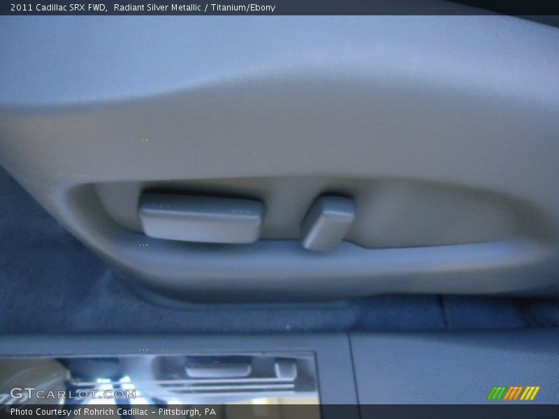 Radiant Silver Metallic / Titanium/Ebony 2011 Cadillac SRX FWD