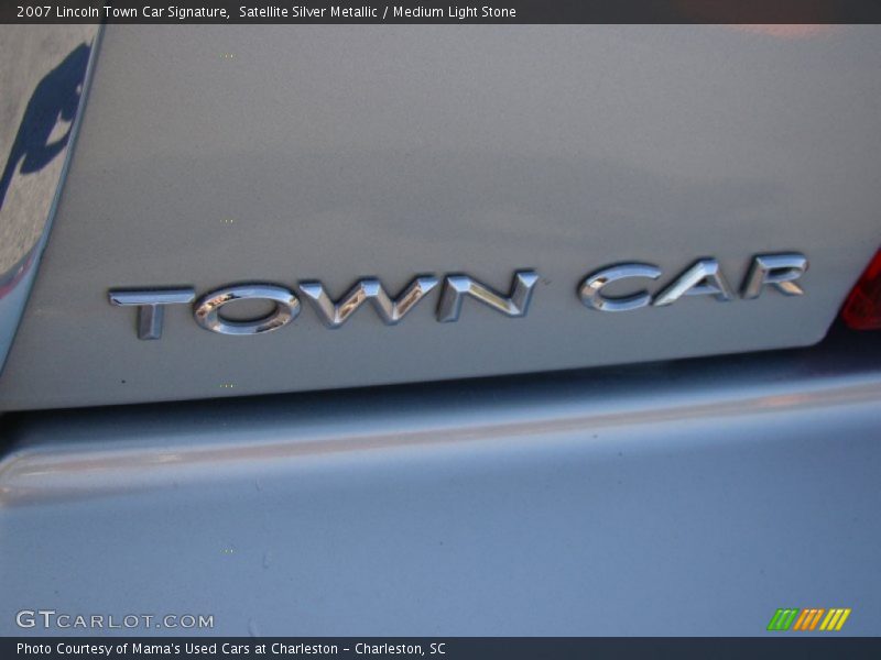 Satellite Silver Metallic / Medium Light Stone 2007 Lincoln Town Car Signature