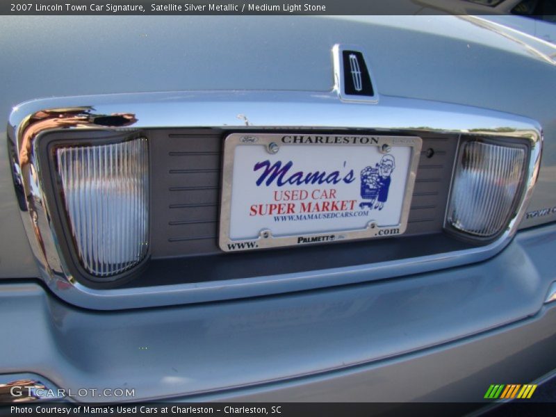 Satellite Silver Metallic / Medium Light Stone 2007 Lincoln Town Car Signature