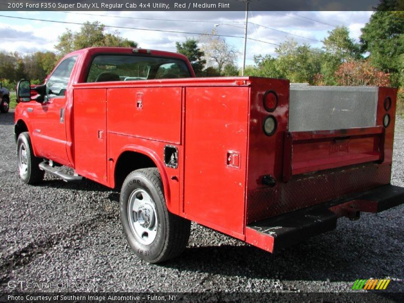 Red / Medium Flint 2005 Ford F350 Super Duty XL Regular Cab 4x4 Utility