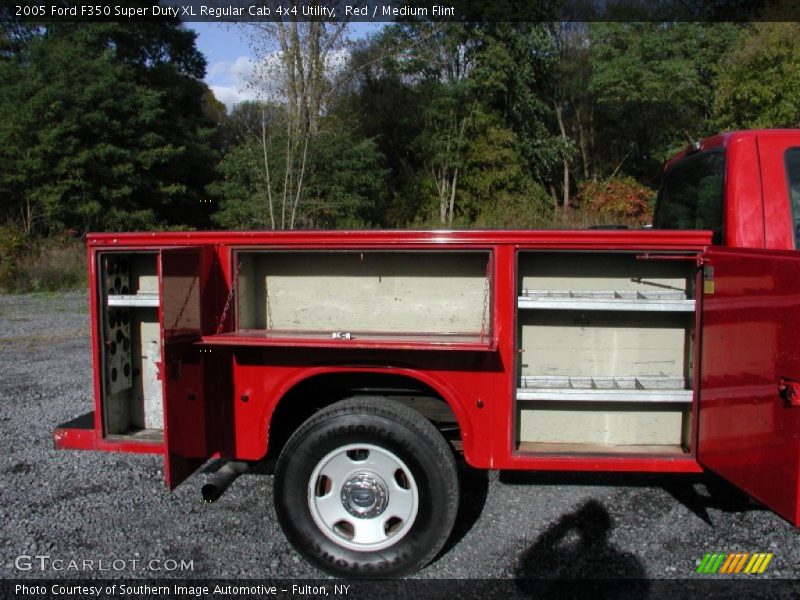 Red / Medium Flint 2005 Ford F350 Super Duty XL Regular Cab 4x4 Utility