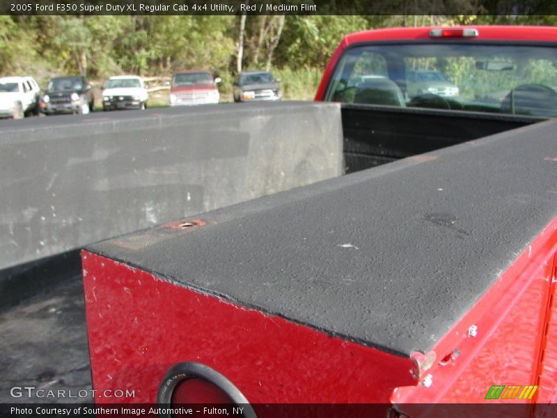 Red / Medium Flint 2005 Ford F350 Super Duty XL Regular Cab 4x4 Utility