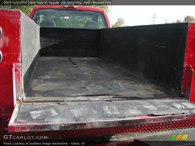 Red / Medium Flint 2005 Ford F350 Super Duty XL Regular Cab 4x4 Utility