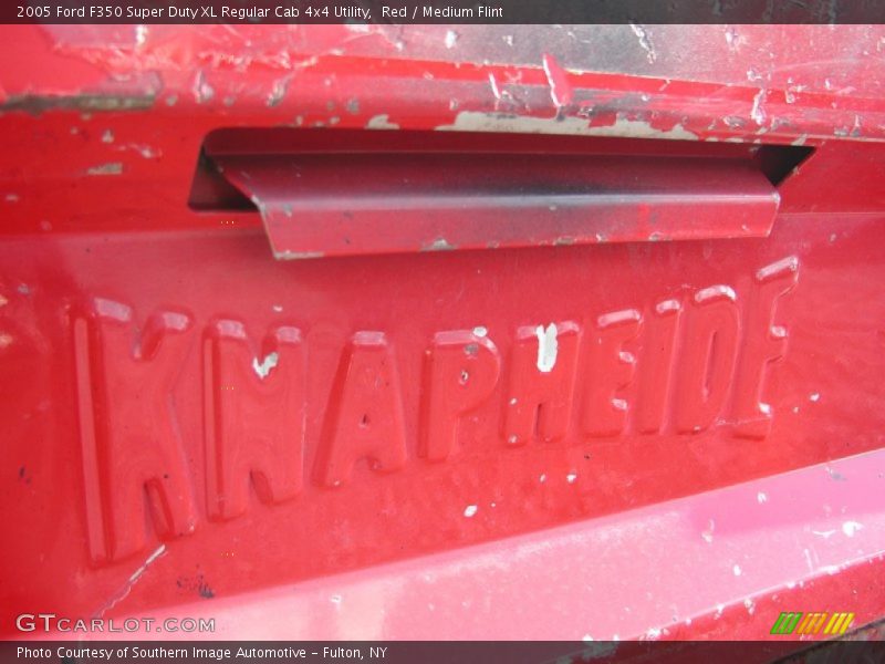 Red / Medium Flint 2005 Ford F350 Super Duty XL Regular Cab 4x4 Utility