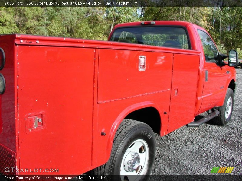 Red / Medium Flint 2005 Ford F350 Super Duty XL Regular Cab 4x4 Utility