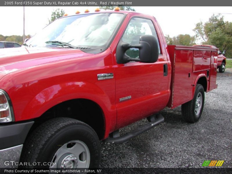 Red / Medium Flint 2005 Ford F350 Super Duty XL Regular Cab 4x4 Utility