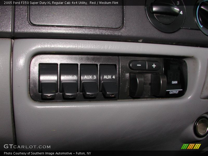 Controls of 2005 F350 Super Duty XL Regular Cab 4x4 Utility