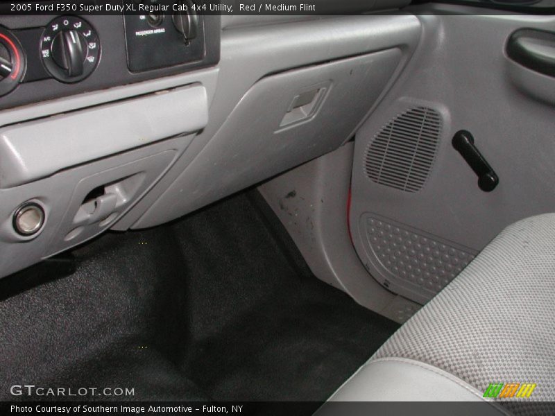 Red / Medium Flint 2005 Ford F350 Super Duty XL Regular Cab 4x4 Utility