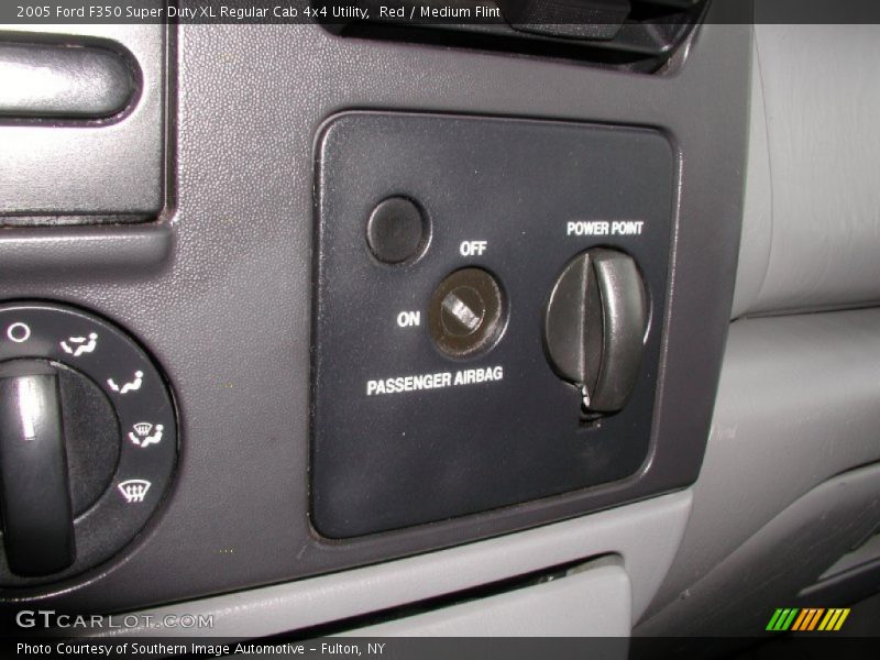 Controls of 2005 F350 Super Duty XL Regular Cab 4x4 Utility