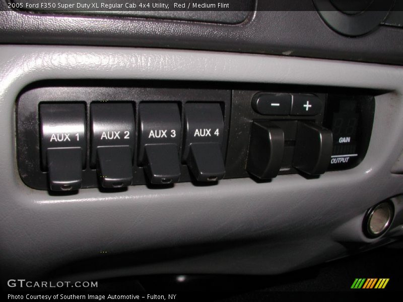 Controls of 2005 F350 Super Duty XL Regular Cab 4x4 Utility