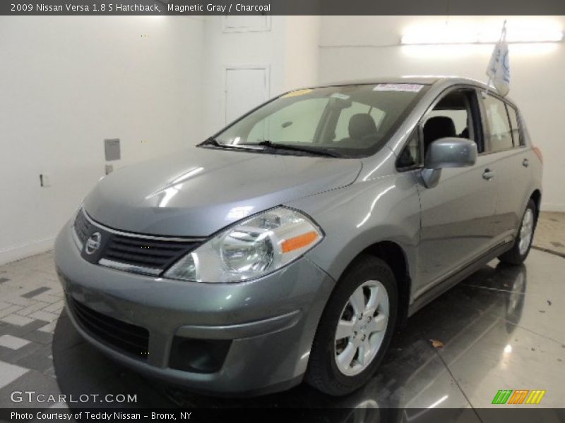 Magnetic Gray / Charcoal 2009 Nissan Versa 1.8 S Hatchback