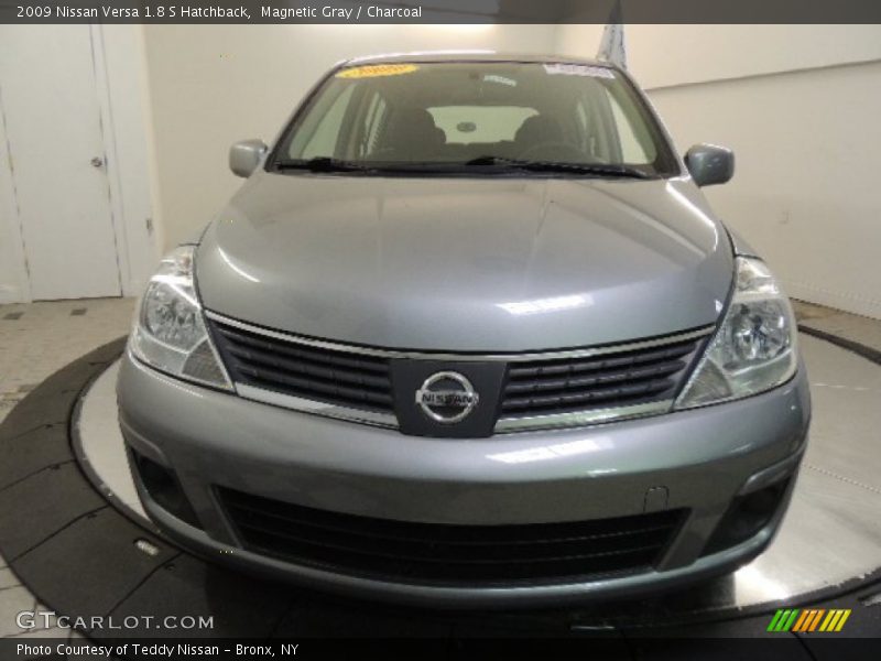 Magnetic Gray / Charcoal 2009 Nissan Versa 1.8 S Hatchback